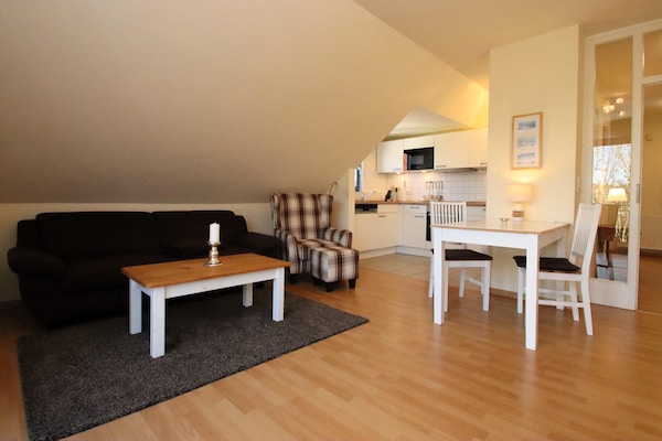 Op 1,3 km van het strand: comfortabel appartement in Burhave - thumbnail 4