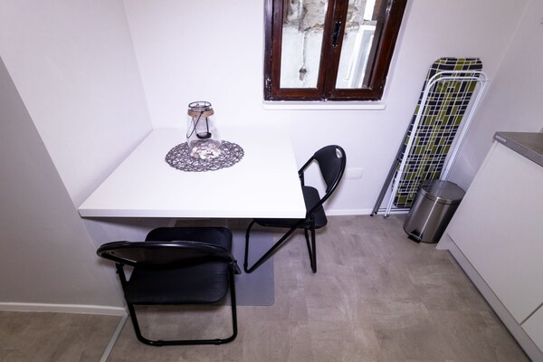 Romantisch studio-appartement in hartje Piran, 100m van het strand - thumbnail 1
