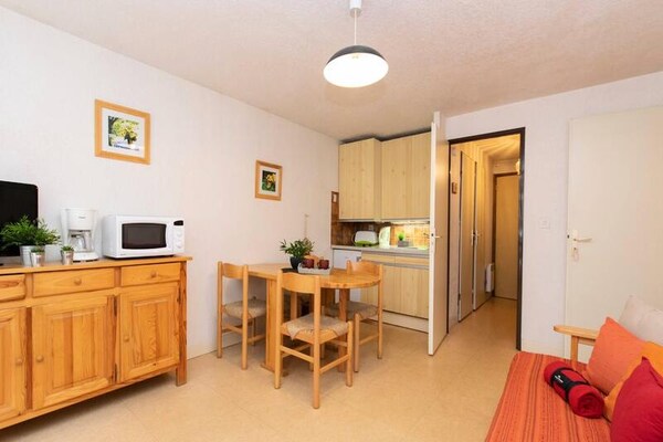 Knus appartement op de begane grond met balkon, vlakbij de lift in Saint-Lary - thumbnail 1