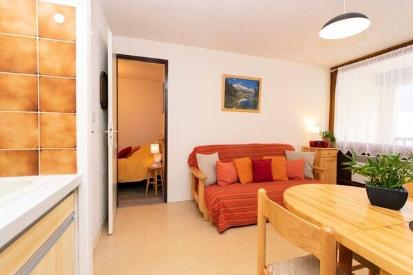 Knus appartement op de begane grond met balkon, vlakbij de lift in Saint-Lary - thumbnail 5