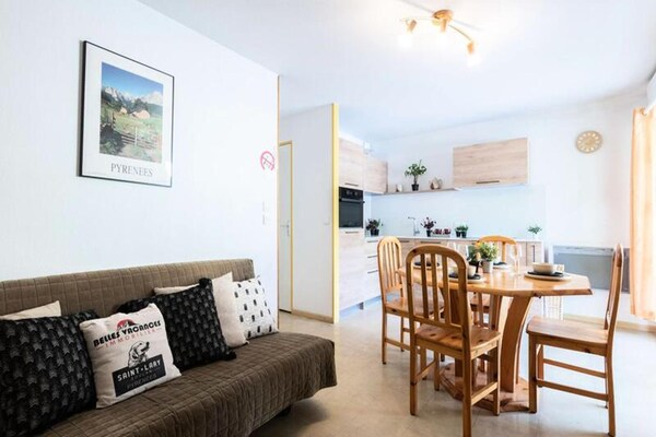 Ruim appartement voor 7 personen met balkon en uitzicht in Saint-Lary-Soulan - thumbnail 2