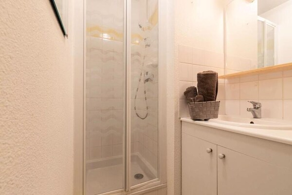 Ruim appartement voor 7 personen met balkon en uitzicht in Saint-Lary-Soulan - thumbnail 6