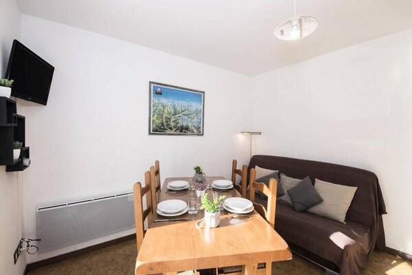 Knus appartement op 1e verdieping met balkon, vlakbij centrum Saint-Lary - thumbnail 1