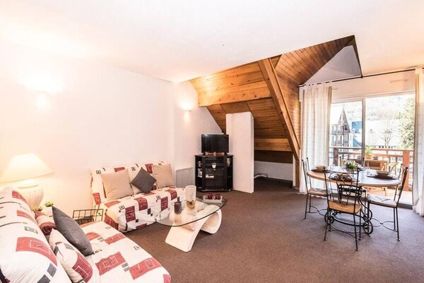 Zonnig appartement op het zuiden met balkon, vlakbij de pistes in St Lary - thumbnail 1