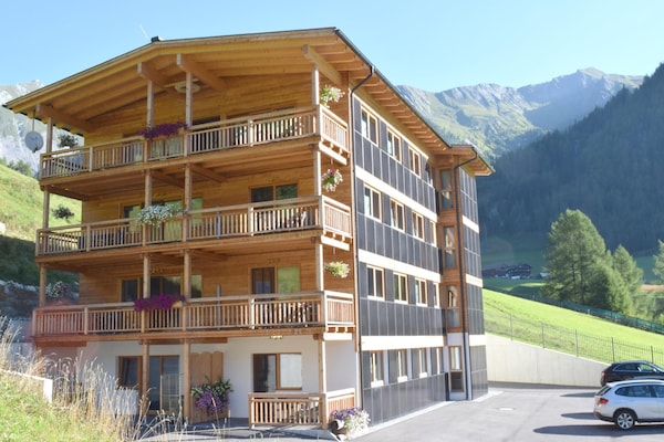 Ruim bergappartement in Kals met golfbaan en Grossglockner-uitzicht - thumbnail 1