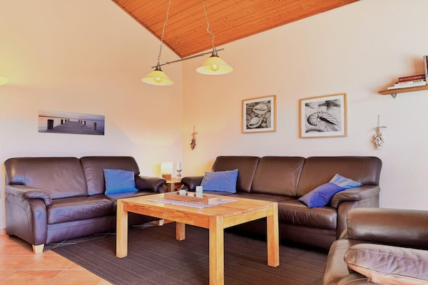 Ruim vakantiehuis met sauna op 1,6 km van het strand in Burhave - thumbnail 5