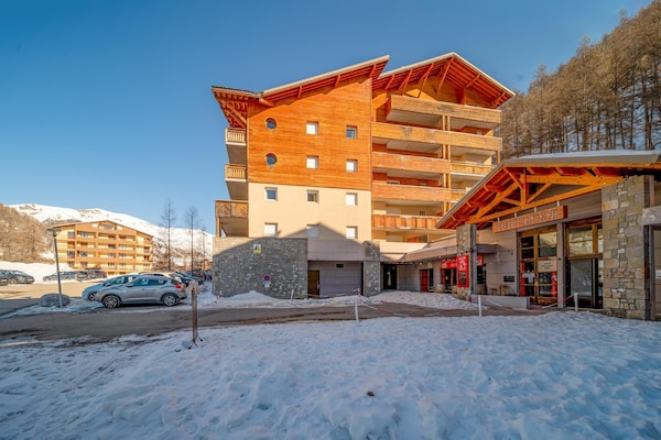 6-persoons appartement aan de piste in Allos · 35 m² - thumbnail 1