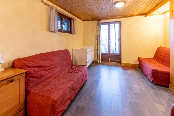 Ruim appartement voor 8 personen met tuin en bergzicht in Doucy - thumbnail 1