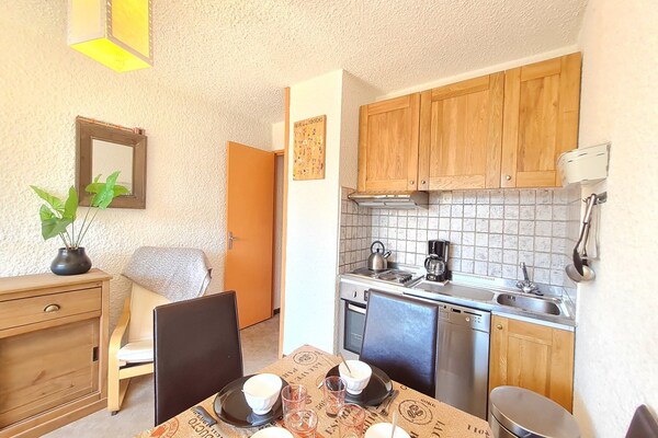 Meijotel B N°501: Sfeervol appartement op 50m van de piste in Les Deux Alpes - thumbnail 2