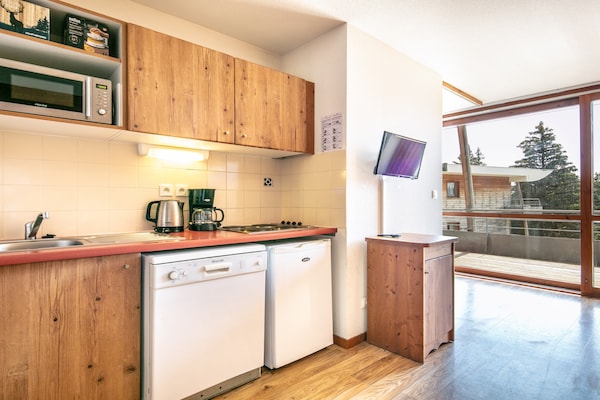 6-persoons appartement aan de piste in het centrum van Chamrousse - thumbnail 2