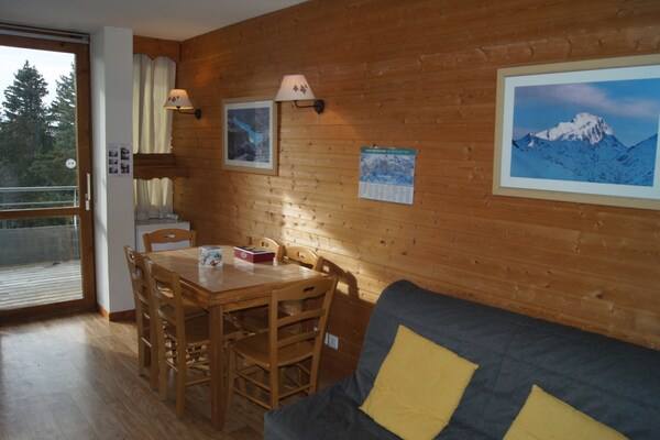 6-persoons appartement aan de piste in het centrum van Chamrousse - thumbnail 3