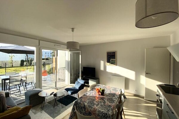 Licht appartement met ommuurde tuin op 350 meter van het strand in Quiberon - thumbnail 1