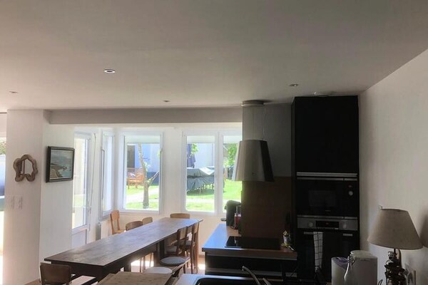 Rustiek familie-appartement met grote tuin, 10 minuten van het strand - thumbnail 3
