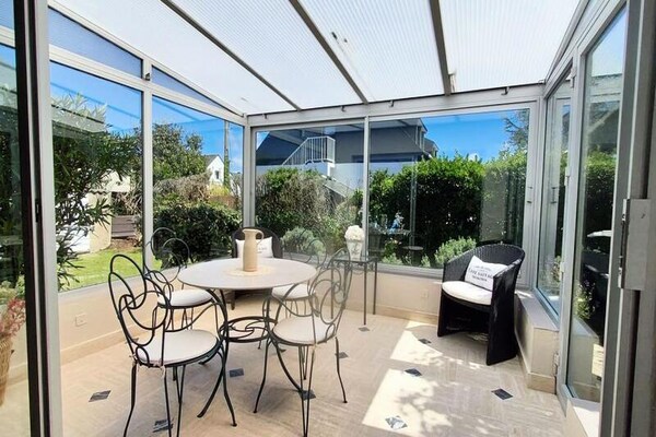 Ruim appartement met veranda en ommuurde tuin, vlakbij de Côte Sauvage - thumbnail 4