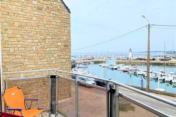 Compacte studio met balkon en uitzicht op de oude haven van Port Haliguen - thumbnail 5