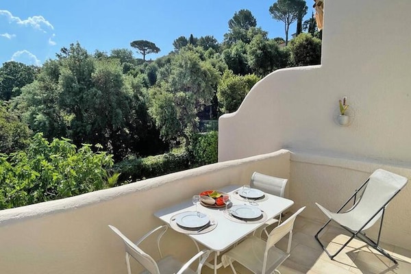 Licht appartement in Ste Maxime met zwembad, uitzicht op heuvels - thumbnail 6