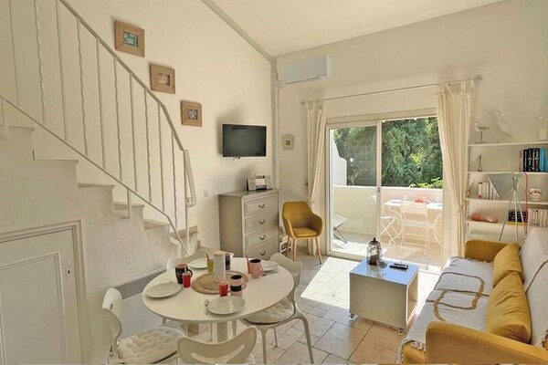 Licht appartement in Ste Maxime met zwembad, uitzicht op heuvels - thumbnail 4