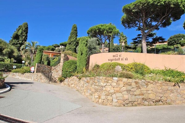 Studio met adembenemend zeezicht en privéstrand in Sainte-Maxime - thumbnail 1