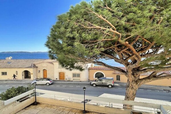 Duplex aan zee in Sainte-Maxime met groot terras en uitzicht - thumbnail 2
