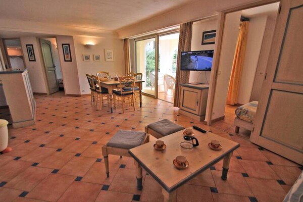 Ruim appartement met zwembad op 350m van het strand in Sainte-Maxime - thumbnail 2
