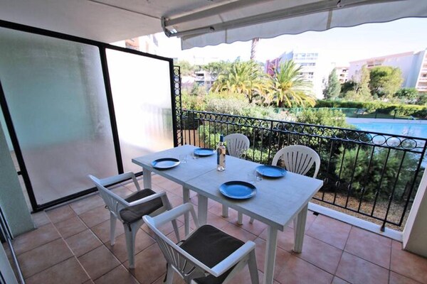 Licht appartement 4p bij strand en zwembad in Sainte-Maxime - thumbnail 2