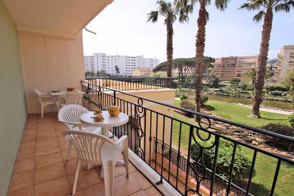 Provençaals appartement met rivierzicht en zwembad in Sainte-Maxime - thumbnail 3
