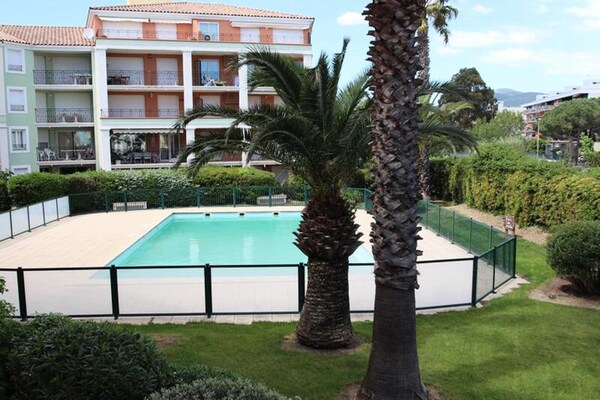 Provençaals appartement met rivierzicht en zwembad in Sainte-Maxime - thumbnail 2