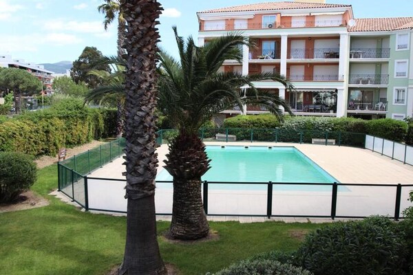 Provençaals appartement met rivierzicht en zwembad in Sainte-Maxime - thumbnail 1