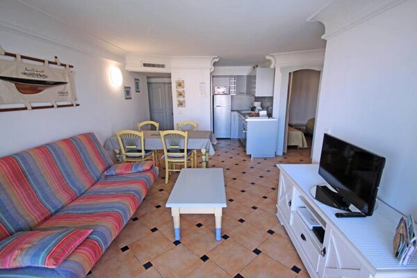 Gerenoveerd appartement met zwembadzicht op 350m van het strand in Sainte-Maxime - thumbnail 6