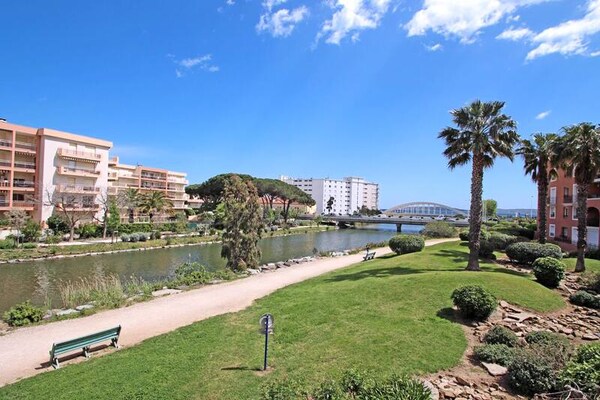 Licht appartement met groot terras en uitzicht op de Préconil in Sainte-Maxime - thumbnail 2