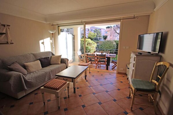 Licht appartement op de begane grond met terras, vlakbij strand en centrum - thumbnail 3