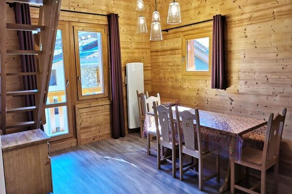 Riant 9-persoons appartement direct aan de piste in Les Avanchers Valmorel - thumbnail 4
