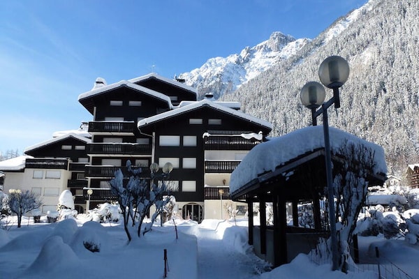 Ski-in/ski-out appartement met Mont-Blanc uitzicht in het hart van Chamonix - thumbnail 1