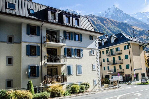 Ruim 4-slaapkamer appartement in het hart van Chamonix met uitzicht op de Mont Blanc - thumbnail 3