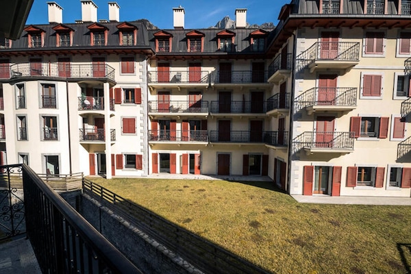 Modern appartement in hartje Chamonix Mont Blanc - thumbnail 1