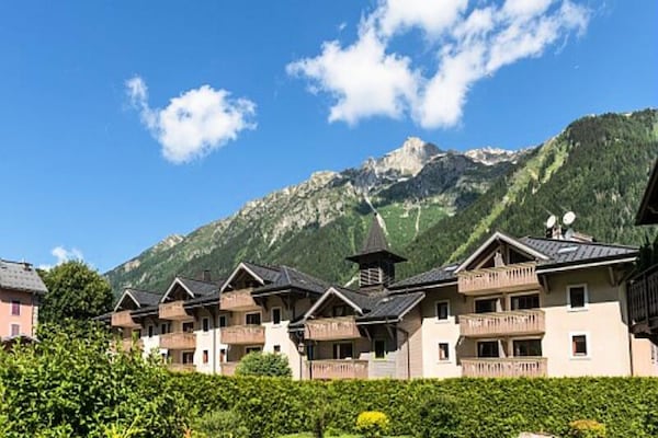 Ruim 3-slaapkamerappartement met zwembad in het hart van Chamonix - thumbnail 2