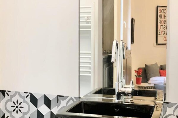 Licht studio-appartement in hartje Grenoble met uitzicht op de bergen - thumbnail 5