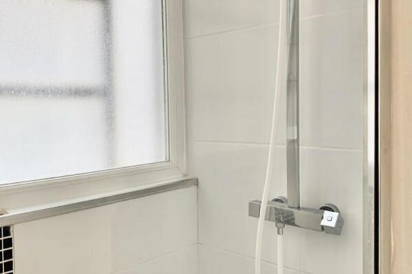 Licht studio-appartement in hartje Grenoble met uitzicht op de bergen - thumbnail 6