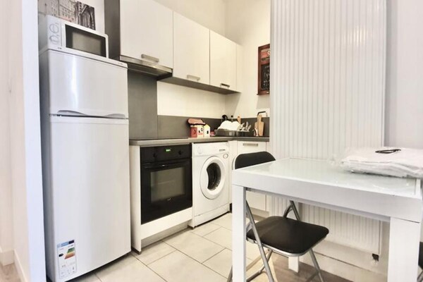 Licht studio-appartement in hartje Grenoble met uitzicht op de bergen - thumbnail 4