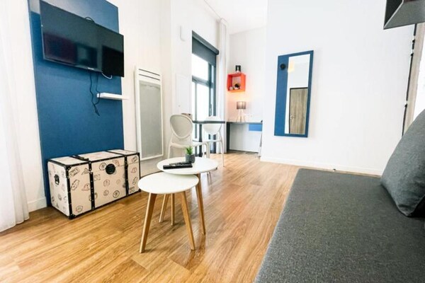 Compacte studio met kitchenette in levendig Championnet, Grenoble - thumbnail 3