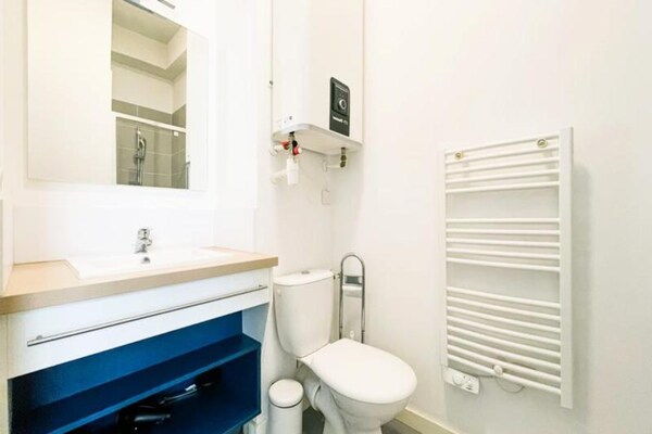 Compacte studio met kitchenette in levendig Championnet, Grenoble - thumbnail 1