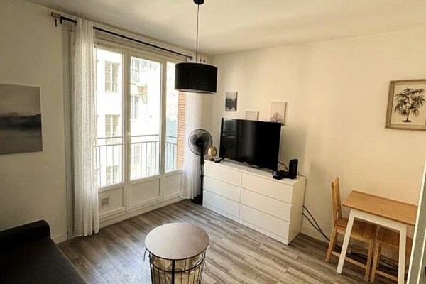 Zonnig studio-appartement in het bruisende hart van Grenoble - thumbnail 3