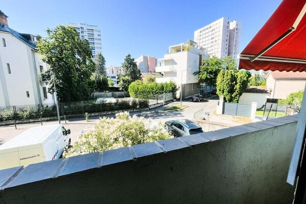 Knusse studio met balkon in Grenoble, vlakbij tram en gratis parkeren - thumbnail 1