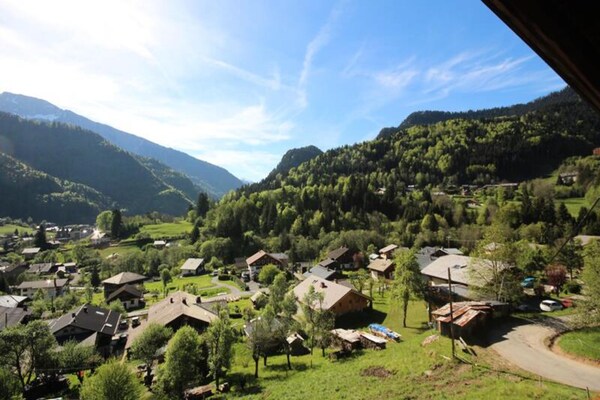Ruim appartement met bergzicht op de bovenste verdieping in Saint Jean d'Aulps - thumbnail 6