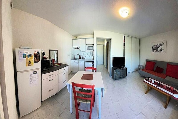 Appartement aan zee in Six Fours met balkon, op 50m van strand en haven - thumbnail 2