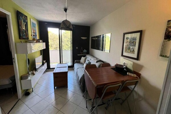 Appartement op 100 meter van zee met zwembad in Six Fours - thumbnail 6