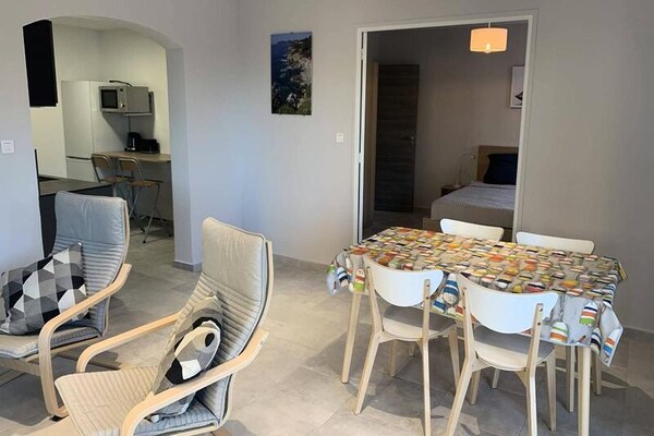 Appartement op 100 meter van zee met zonnig terras in Six-Fours-les-Plages - thumbnail 3