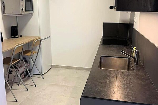 Ruim appartement voor 6 op 100m van zee met terras in Six Fours - thumbnail 5