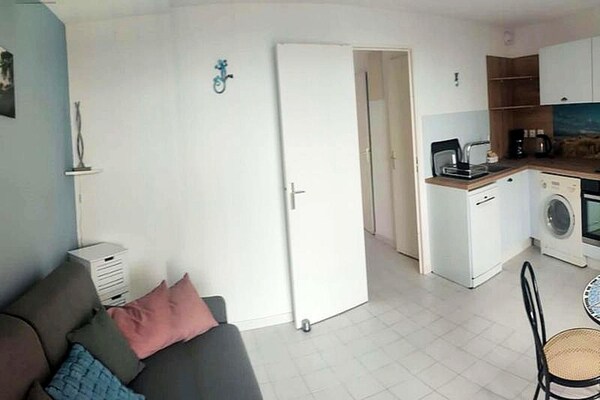 Appartement aan zee in Six Fours met uitzicht op de haven van Coudoulière - thumbnail 4