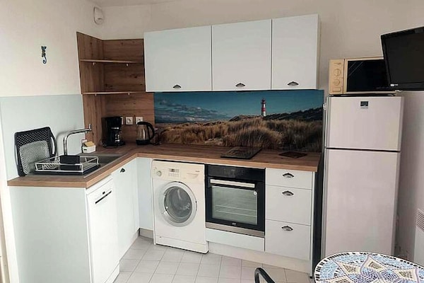 Appartement aan zee in Six Fours met uitzicht op de haven van Coudoulière - thumbnail 5